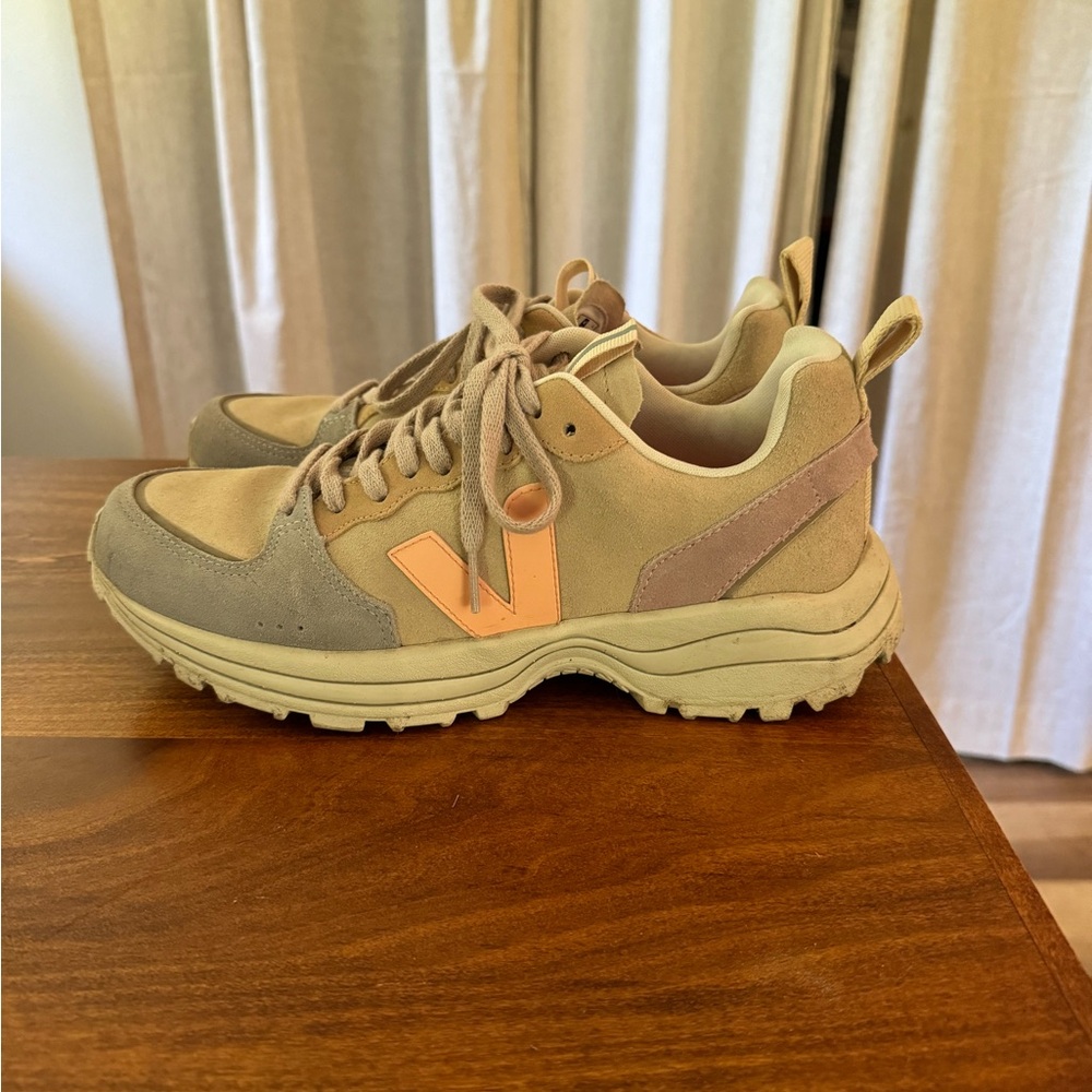 Size 11 Veja Venturi VC tennis shoes in great condition! Only worn once!